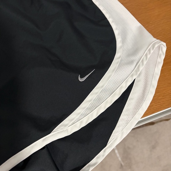 Womens Nike Running Shorts - Picture 3 of 5